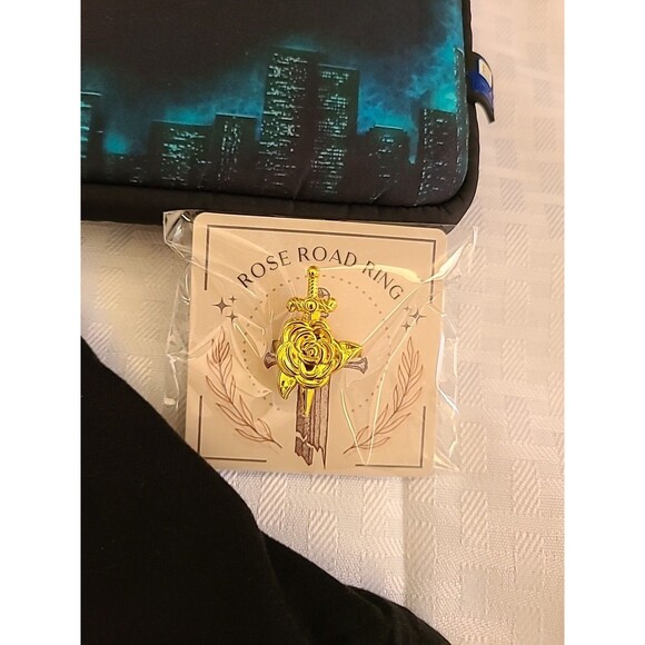 The Bookish Box Accessories 6pc Bundle T Shirt Sz M– No Book Included + bonus - Picture 7 of 8